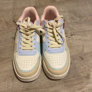 Women’s sneakers